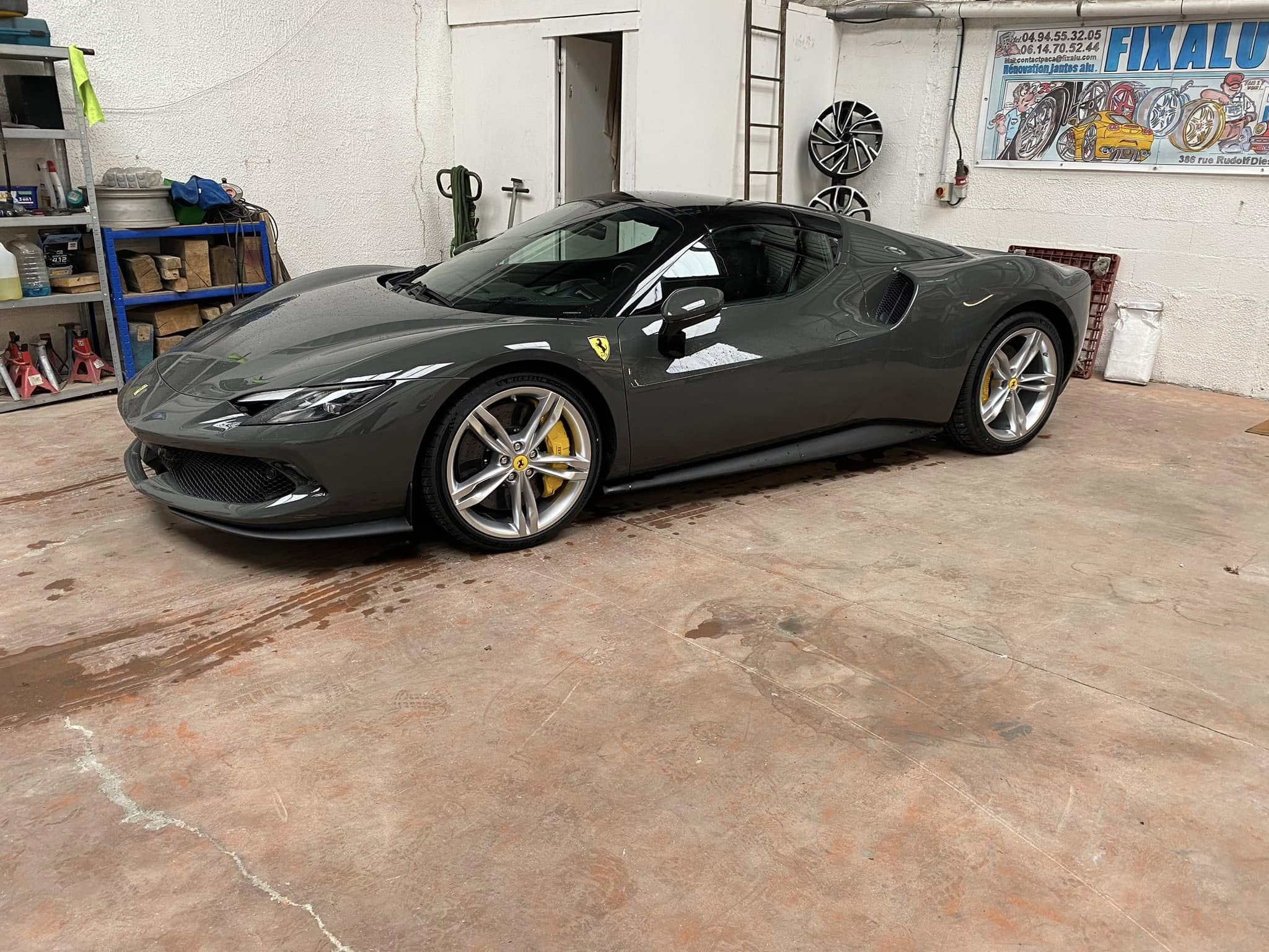 Atelier : réparation jantes alu avec outils et technologies professionnelles